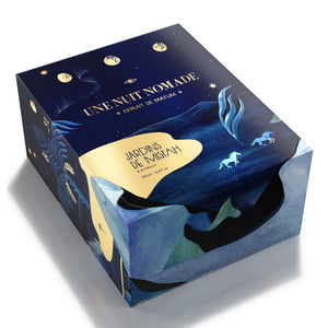 Une Nuit Nomade - Extraits de Voyage - Jardins de Misfah Geschenkbox mit Mondphasen und mystischer Nachtlandschaft in Blau