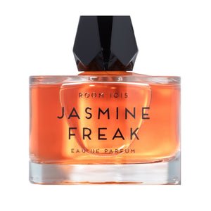 Room 1015 - Jasmine Freak zeigt klassischen Flakon mit schwarzem Verschluss und bernsteinfarbenem Parfüm vor weißem Hintergrund
