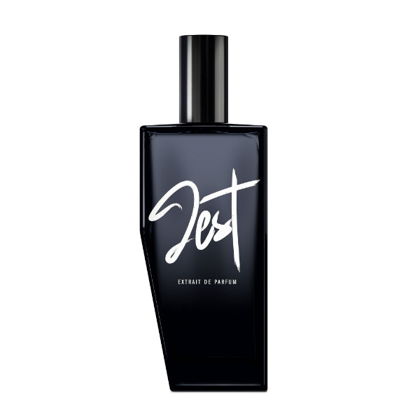 Andrea Maack Parfums - Jest eleganter dunkelblauer Parfümflakon mit schwarzem Zerstäuber vor weißem Hintergrund