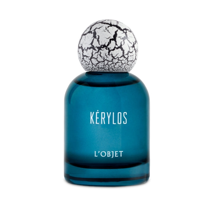 L'Objet - Kérylos Parfumflakon in tiefblauem Glas mit markantem weiß-rissigem Kugelverschluss modern gestaltet