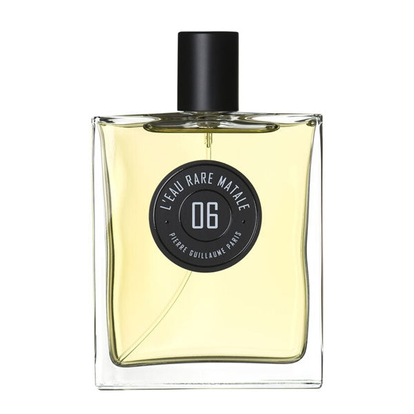 Pierre Guillaume - L'Eau Rare Matale No.6 Parfumflakon mit hellgelber Flüssigkeit und schwarzem Verschluss vor weißem Hintergrund