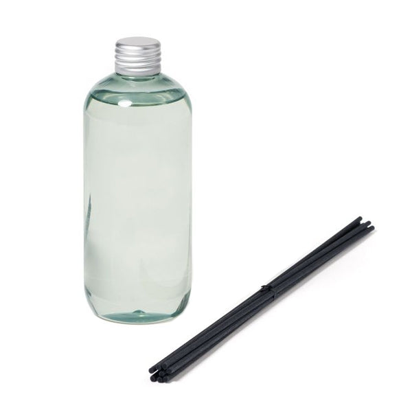 Trudon - L’Œuf Diffusor - Ernesto Nachfüllflasche mit klarem Duftöl und schwarzen Diffusstäbchen vor weißem Hintergrund