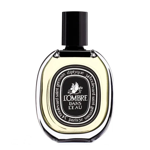 Diptyque - L'Ombre dans L'Eau - Eau de Parfum Flakon mit schwarzem Etikett und hellem Duft vor weißem Hintergrund