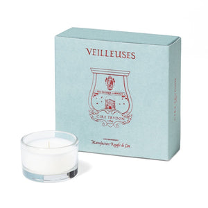 Trudon - La Promeneuse weiße Duftkerze im Klarglas mit hellblauer Verpackung und rotem Schriftzug