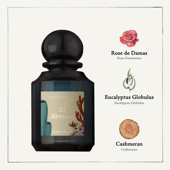 L'Artisan Parfumeur - La Botanique - Abyssae Parfumflakon mit schwarzem Glas und farbiger Illustration vor hellem Hintergrund