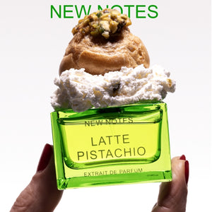 New Notes - Contemporary Blend Collection - Latte Pistachio zeigt grünen Flakon mit Sahnehäubchen und Pistazienkrokant