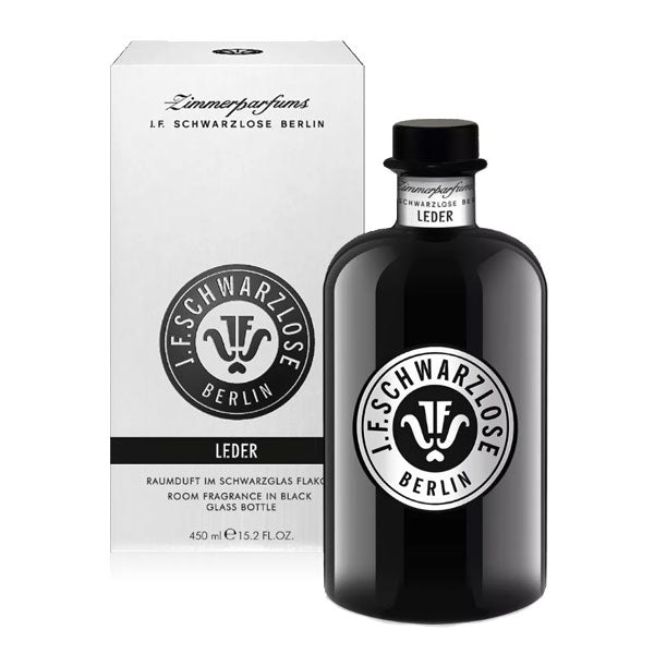 J.F. Schwarzlose Berlin - Leder - Zimmerparfum im schwarzen Glasflakon neben weißer minimalistischer Verpackung