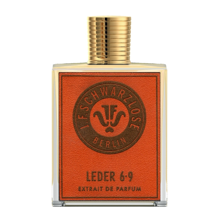 J. F. Schwarzlose Berlin - Leder 6·9 Parfumflakon mit braunem Lederetikett und goldenem Verschluss auf weißem Hintergrund