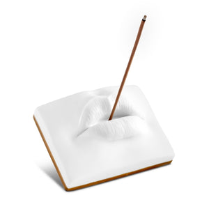 L'Objet - Lips Incense Holder Porzellanskulptur mit Lippenmotiv als stilvoller Räucherstäbchenhalter in Weiß