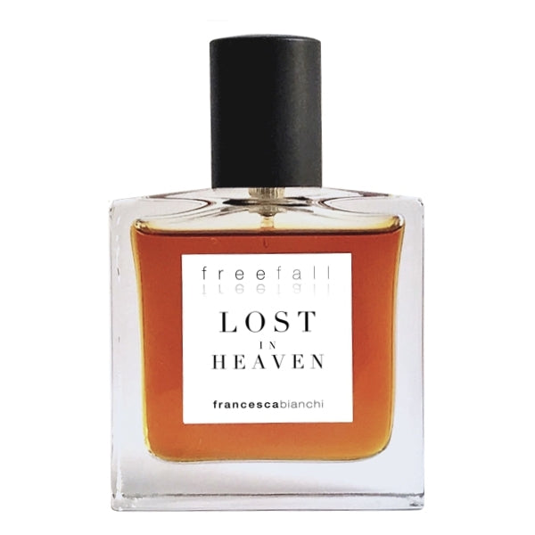Francesca Bianchi - Lost in Heaven quadratischer Flakon mit bernsteinfarbener Flüssigkeit und schwarzem Verschluss vor weißem Hintergrund