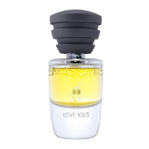 Masque Milano - Act III-III - Love Kills Parfumflakon mit markantem schwarzem Verschluss und klarem Glas vor weißem Hintergrund