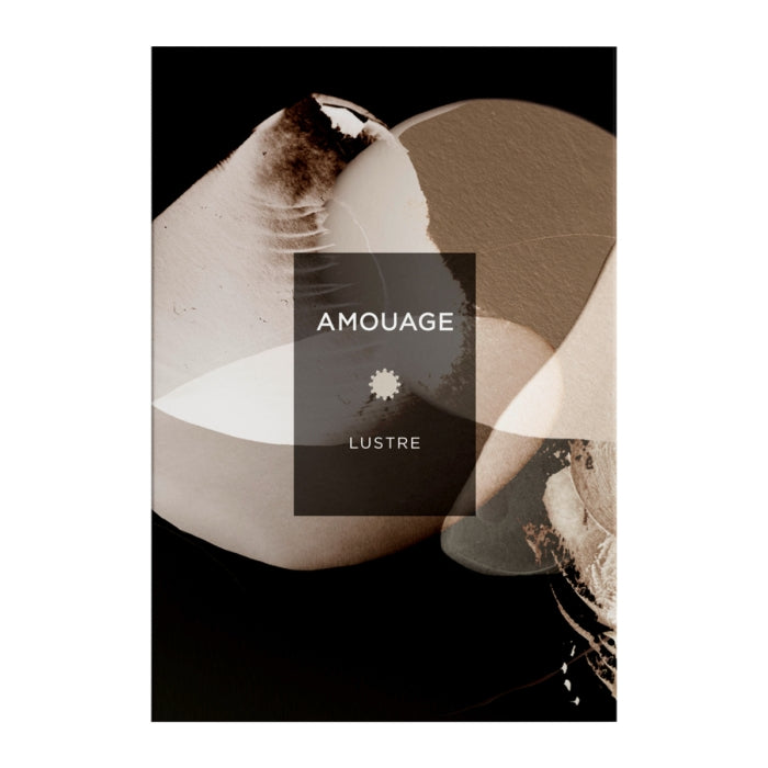 Amouage - Essences Collection - Lustre zeigt abstrakte Komposition in warmen Tönen mit zentralem Markenschriftzug