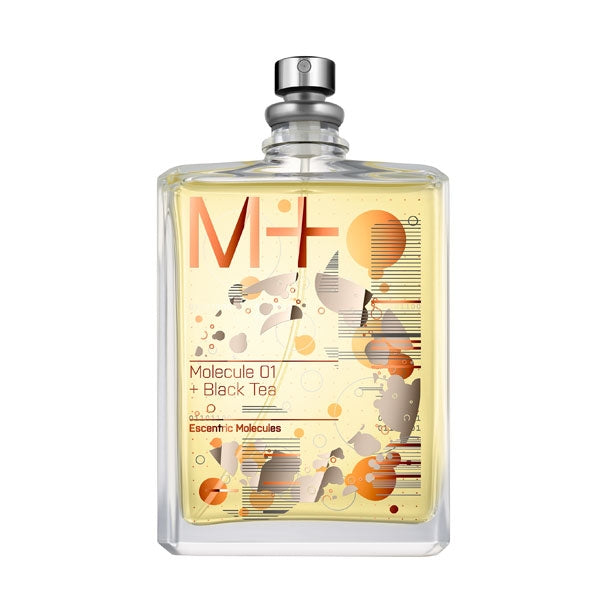 Escentric Molecules - Molecule 01+ Black Tea Parfumflakon mit hellem Flüssigkeitsinhalt und modernem grafischen Design vor weißem Hintergrund