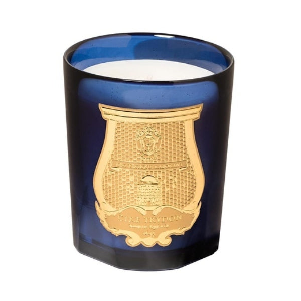 Trudon - Les Belles Matières - Maduraï - Duftkerze in dunkelblauem Glas mit goldenem Emblem und Jasmin-Duftkomposition