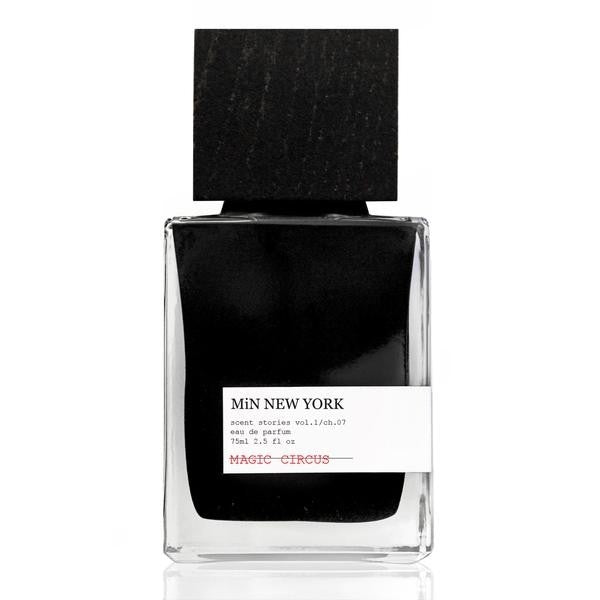 MiN New York - Magic Circus Parfumflakon mit schwarzem Holzdeckel und minimalistischer Gestaltung vor weißem Hintergrund