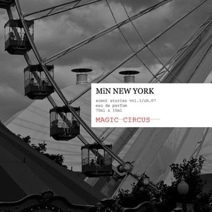 MiN New York - Magic Circus mit Riesenrad im Abendlicht und mystischer Atmosphäre vor wolkenverhangenem Himmel