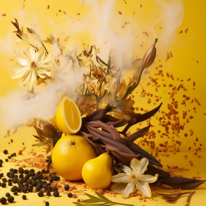 Perroy Parfum - Mahogany Sun sommerliche Komposition aus Vanille, Zitrusfrüchten und floralen Akzenten vor gelbem Hintergrund