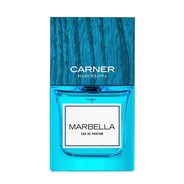 Carner Barcelona - Dream Collection - Marbella Parfumflakon in leuchtendem Blau mit Holzkappe vor weißem Hintergrund