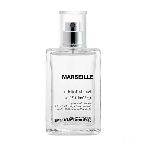 Comme des Garçons - Marseille klarer Parfumzerstäuber mit schlichtem Design und silbernem Sprühkopf vor weißem Hintergrund