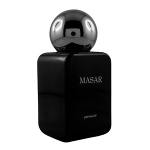 Pernoire - Masar Parfumflakon in mattschwarzer Flasche mit glänzender silberner Kugelkappe vor weißem Hintergrund