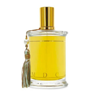 Parfums MDCI Paris - Le Rivage des Syrtes Flakon mit goldfarbenem Verschluss und dekorativem Quastenanhänger auf weißem Hintergrund