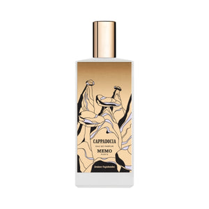 Memo Paris - Cappadocia Parfumflakon mit goldfarbenem Verschluss und abstraktem Wüstenmotiv auf beigem Hintergrund