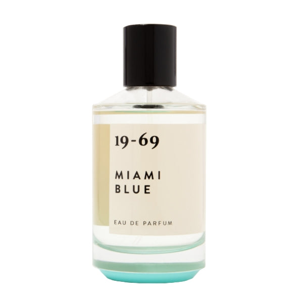 19-69 - Miami Blue Parfumflakon mit klarem Glas, weißem Etikett und schwarzem Verschluss vor weißem Hintergrund