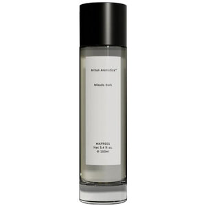 Mihan Aromatics - Mikado Bark zeigt schlichten Flakon mit schwarzem Verschluss und minimalistischem weißen Etikett