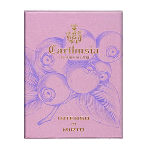 Carthusia - Intenso Collection - Mirto zeigt zartviolette Verpackung mit feiner Beerenzeichnung und goldenem Schriftzug