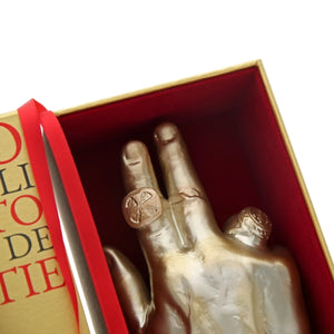 Filippo Sorcinelli - Memento - Rosa fiorita edle goldene Hand mit kunstvollen Ringen in rotem Samtkarton