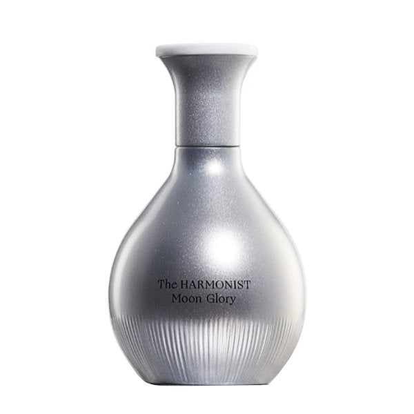 The Harmonist - Moon Glory Parfumflakon in schimmerndem Silber mit elegantem, rundem Verschluss vor weißem Hintergrund