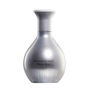 The Harmonist - Moon Glory Parfumflakon in schimmerndem Silber mit elegantem, rundem Verschluss vor weißem Hintergrund