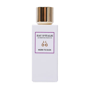 Eau d'Italie - Morn to Dusk Parfümflakon in schlichter weißer Flasche mit goldenem Deckel vor weißem Hintergrund