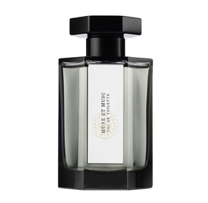 L'Artisan Parfumeur - La ollection - Mûre et Musc Parfumflakon in dunkel getöntem Glas mit schwarzlackiertem Verschluss vor weißem Hintergrund