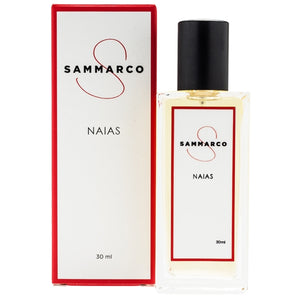 Sammarco - Naias Parfumflakon mit rechteckigem, klarem Glas, schwarzem Verschluss und rot umrandetem Etikett vor weißem Hintergrund