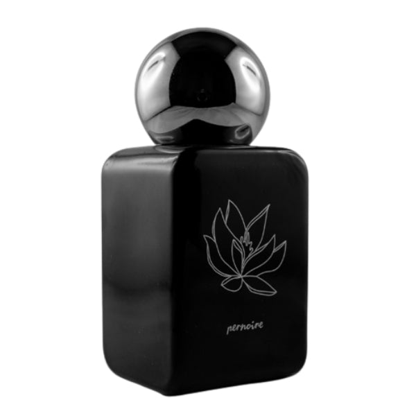 Pernoire - Naki Parfumflakon in schwarzer, glänzender Flasche mit silberner runder Kappe und Lotusmotiv vor weißem Hintergrund