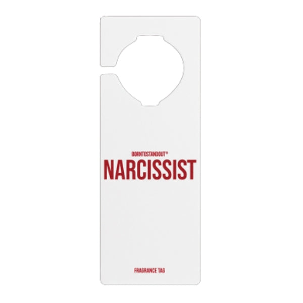BORNTOSTANDOUT - Narcissist - Room Fragrance Tags Duft-Tag in weiß mit rotem Schriftzug für frisches Raumambiente