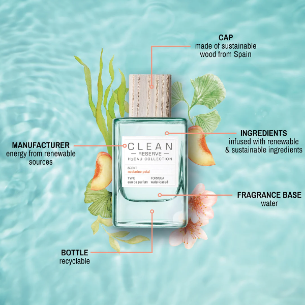 Clean Perfume - H2Eau Nectarine Petal Flakon mit nachhaltigem Holzverschluss und floralen Akzenten vor Wasserhintergrund