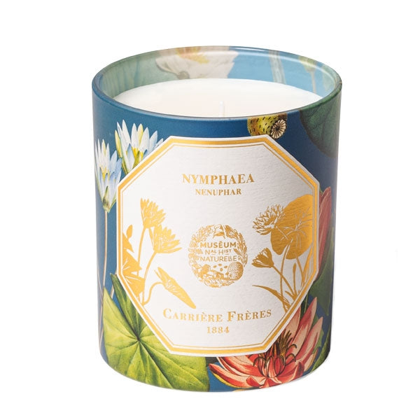 Carrière Frères - Nenuphar - Nymphaea - Duftkerze mit farbenfrohem Seerosenmotiv und elegantem goldfarbenem Etikett