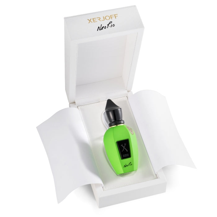Xerjoff - Blends - Duran Duran - NeoRio / Green Flakon in leuchtendem Grün in edler weißer Geschenkbox geöffnet