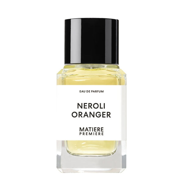 Matière Première - Neroli Oranger zeigt klaren Flakon mit hellem Parfum und schlichtem weißem Etikett mit schwarzer Kappe