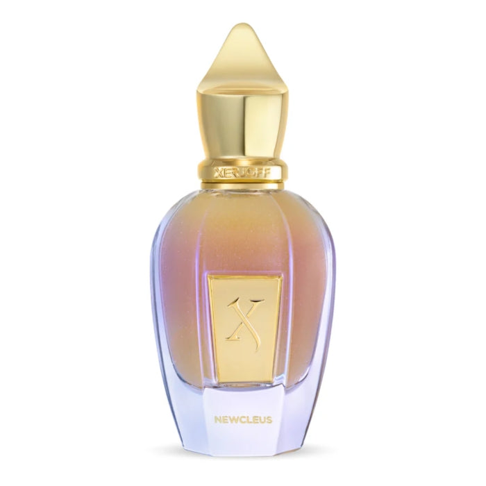 Xerjoff - Sans - Newcleus Parfumflakon mit goldfarbenem Verschluss und schimmerndem Farbverlauf im eleganten Design