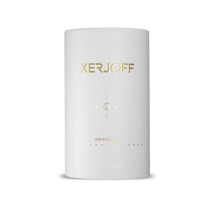 Xerjoff - Sans - Newcleus edle weiße Verpackung mit minimalistischem Design und goldfarbenem Schriftzug elegant präsentiert