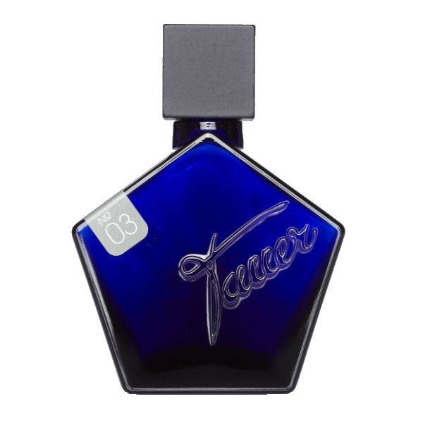 Andy Tauer - No. 3 - Lonestar Memories Parfumflakon in tiefblauem Glas mit markanter Pentagongestalt vor weißem Hintergrund
