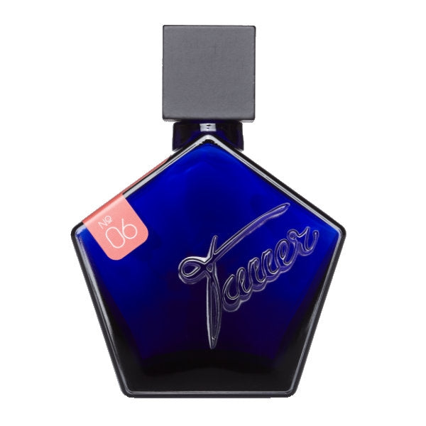 Andy Tauer - No. 6 - Incense Rosé Flakon in saphirblau mit prägnantem Schriftzug und schwarzem Deckel vor weißem Hintergrund
