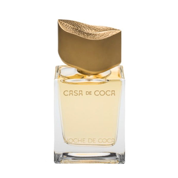 Casa de Coca - Noche de Coca Parfumflakon mit goldener, Blatt-förmiger Kappe und klarem Glas vor weißem Hintergrund