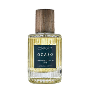 Comporta Perfumes - Ocaso Parfumflakon mit goldenem Duft, geriffeltem Glas und naturbelassenem Holzverschluss elegant präsentiert