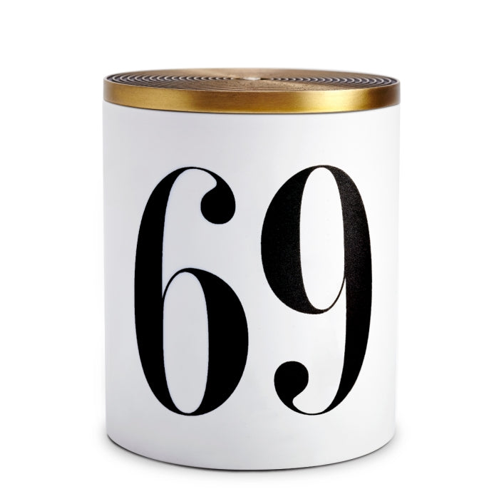 L'Objet - Oh Mon Dieu! Candle - No.69 weiße Kerze mit schwarzer 69 und goldfarbenem Deckel minimalistisch gestaltet