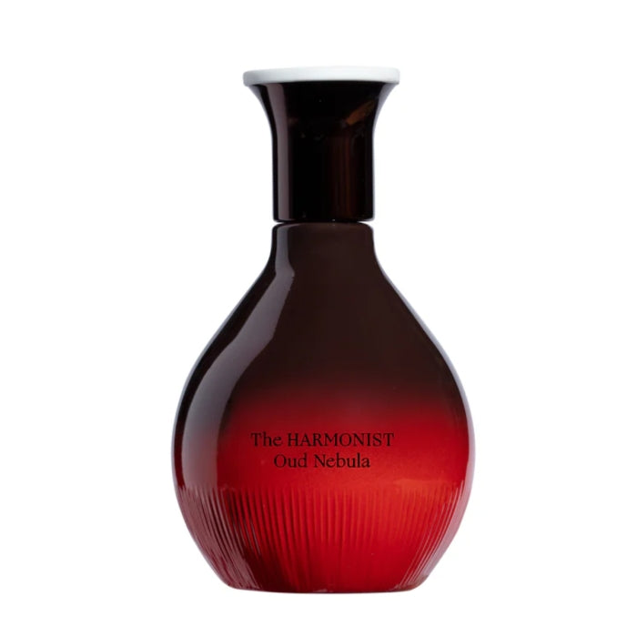 The Harmonist - Oud Nebula Flakon in tiefrotem Farbverlauf mit glänzender Oberflächenstruktur und elegantem Design