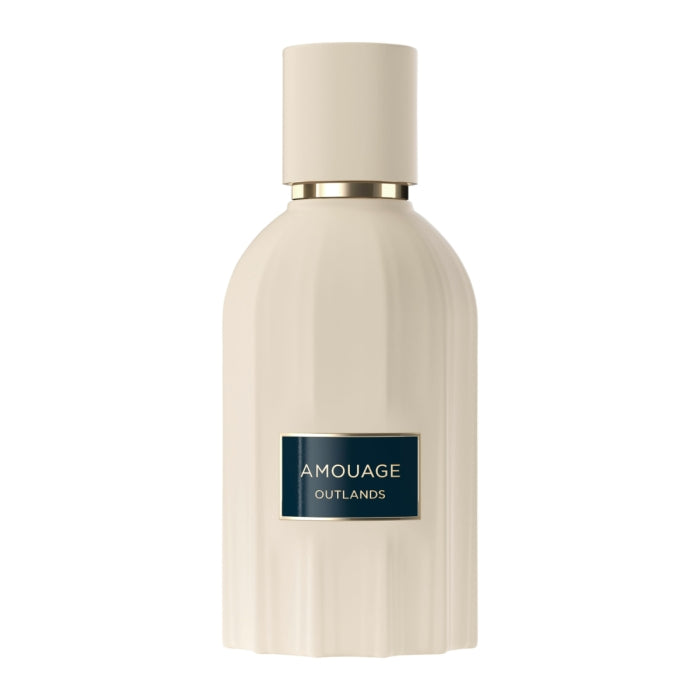 Amouage - Essences Collection - Outlands zeigt eleganten cremefarbenen Flakon mit blauem Etikett und goldfarbenem Akzent.